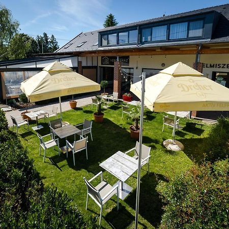 Pipacs Panir & Grill Garden Vendeghaz Hotel Győrújbarát Eksteriør billede