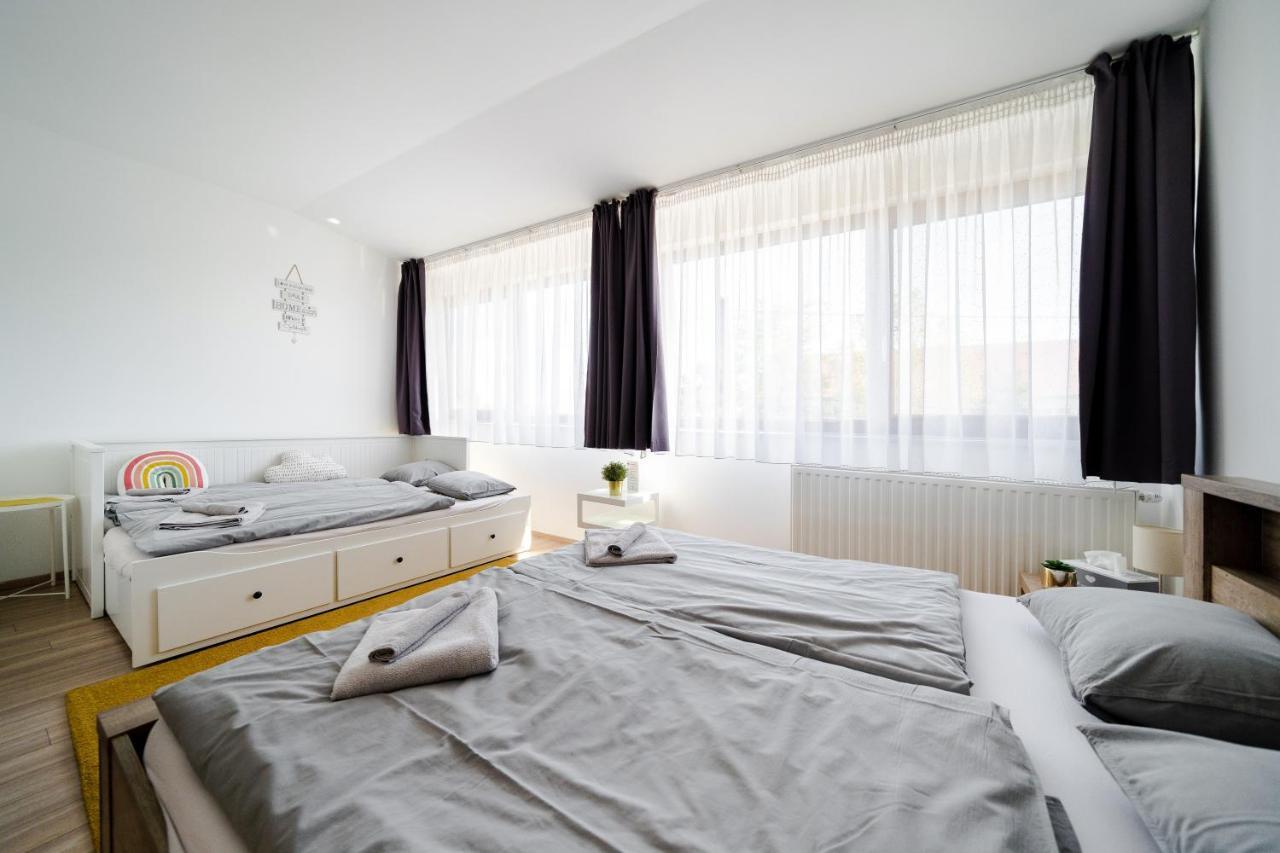Pipacs Panir & Grill Garden Vendeghaz Hotel Győrújbarát Eksteriør billede