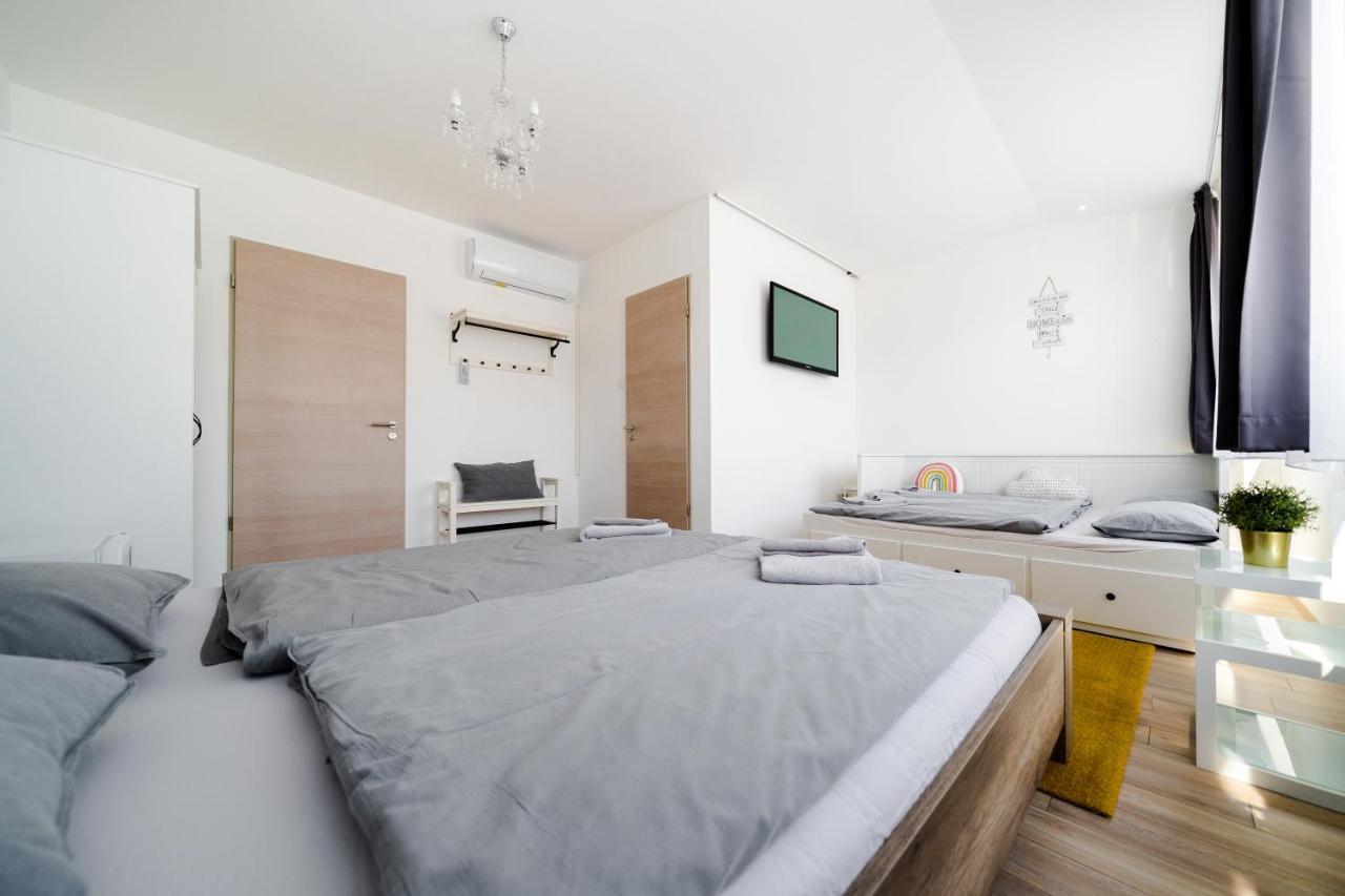 Pipacs Panir & Grill Garden Vendeghaz Hotel Győrújbarát Eksteriør billede