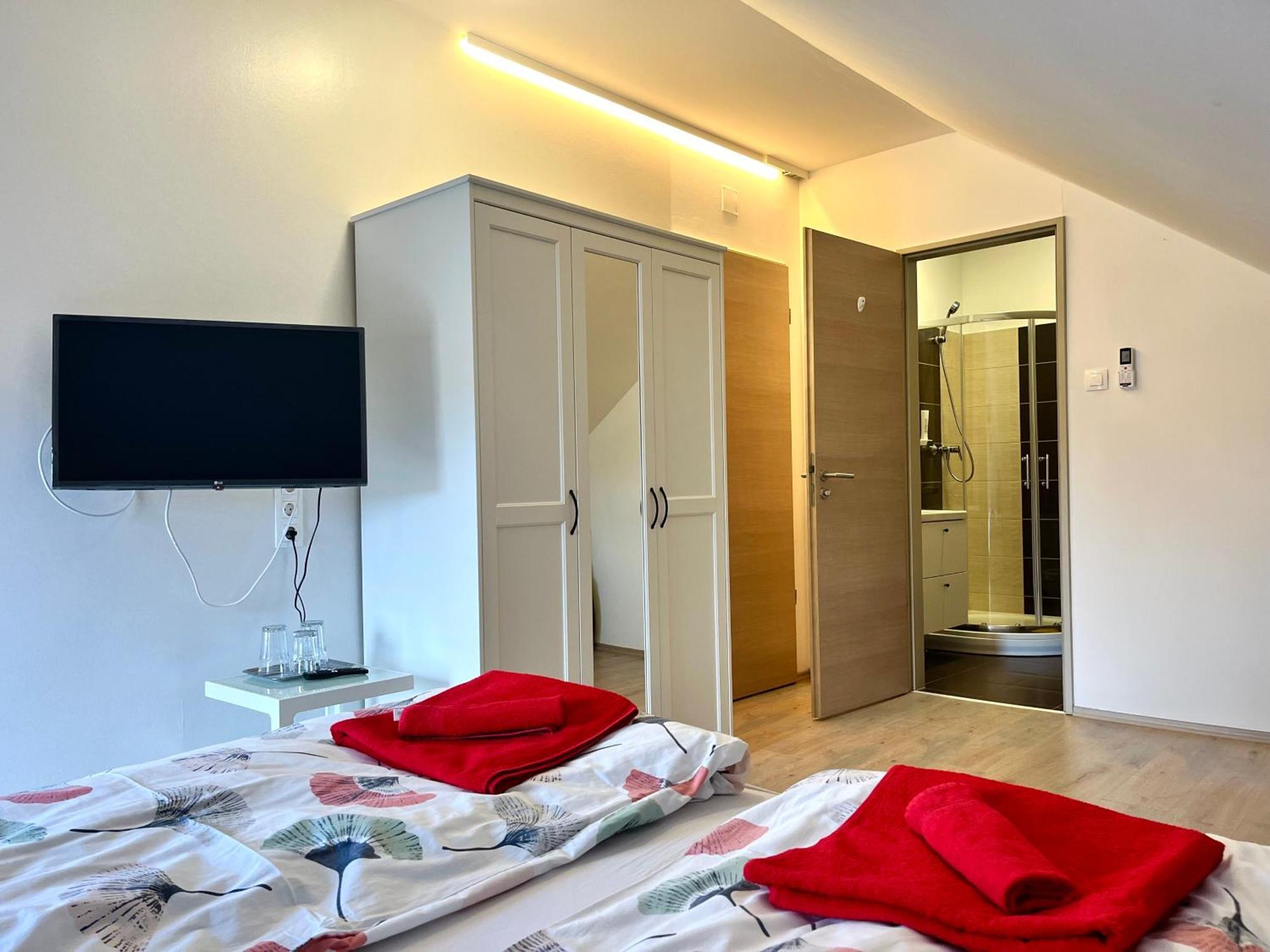 Pipacs Panir & Grill Garden Vendeghaz Hotel Győrújbarát Eksteriør billede