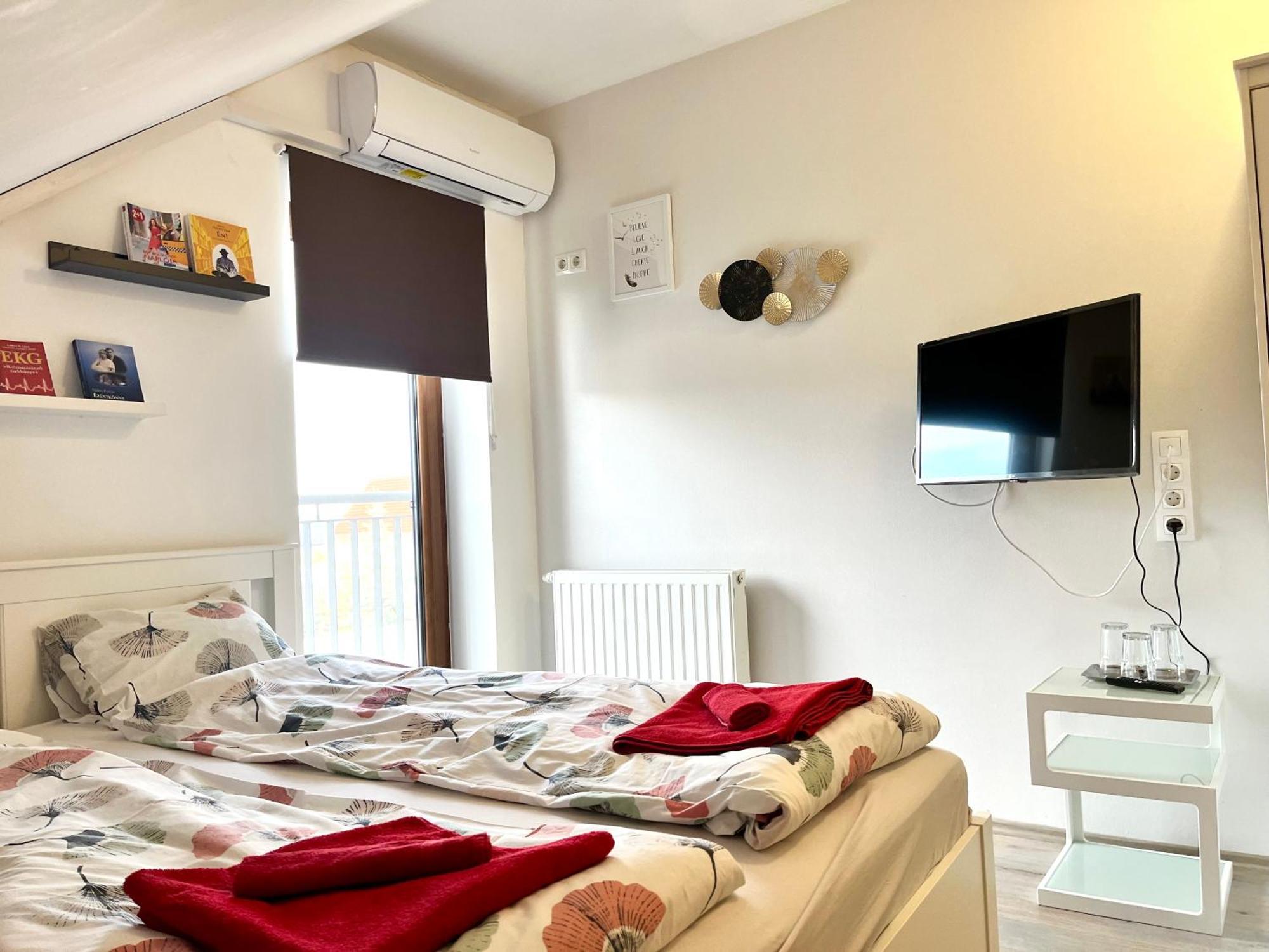 Pipacs Panir & Grill Garden Vendeghaz Hotel Győrújbarát Eksteriør billede
